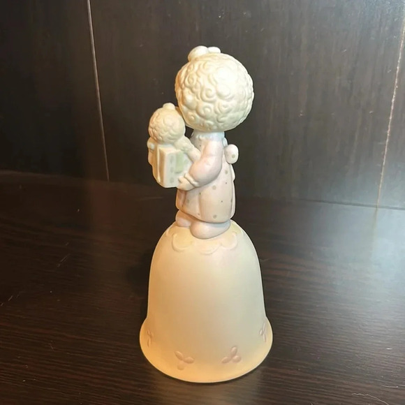 ADORABLE VINTAGE PRECIOUS MOMENTS BELL 1987 LOVE IS THE BEST GIFT OF ALL-SPECIAL - Picture 3 of 6